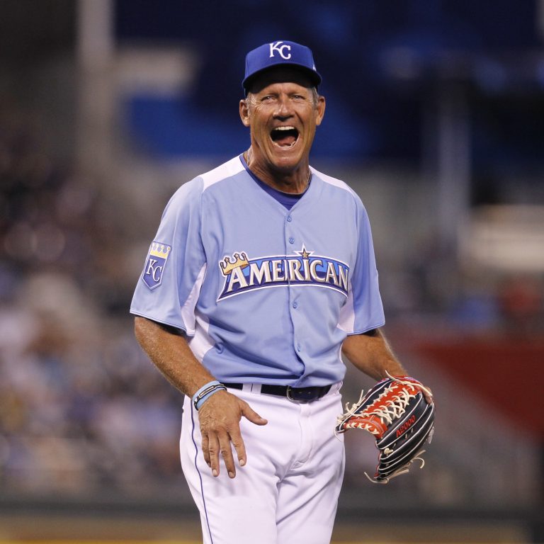 First Apple Pay ad features George Brett making an Apple Pay purchase.